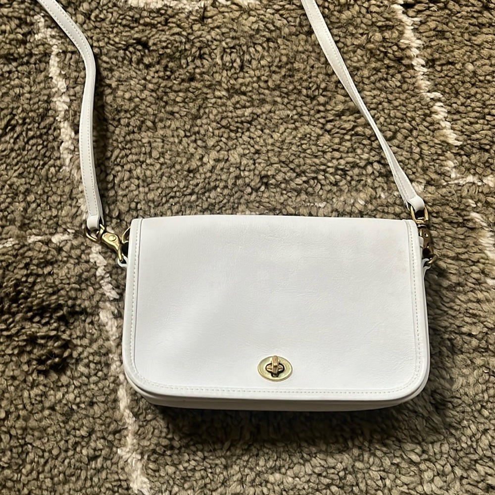 Vintage white Coach purse ✨👜